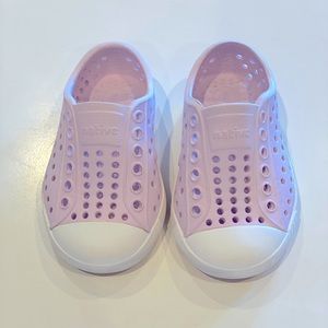 VGUC SZ 4 NATIVE MILK PINK SHOES